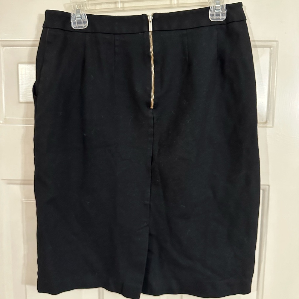 A New Day Skirt. Size 12. Normal wear. Very clean. Smoke free. Elegant and fun!